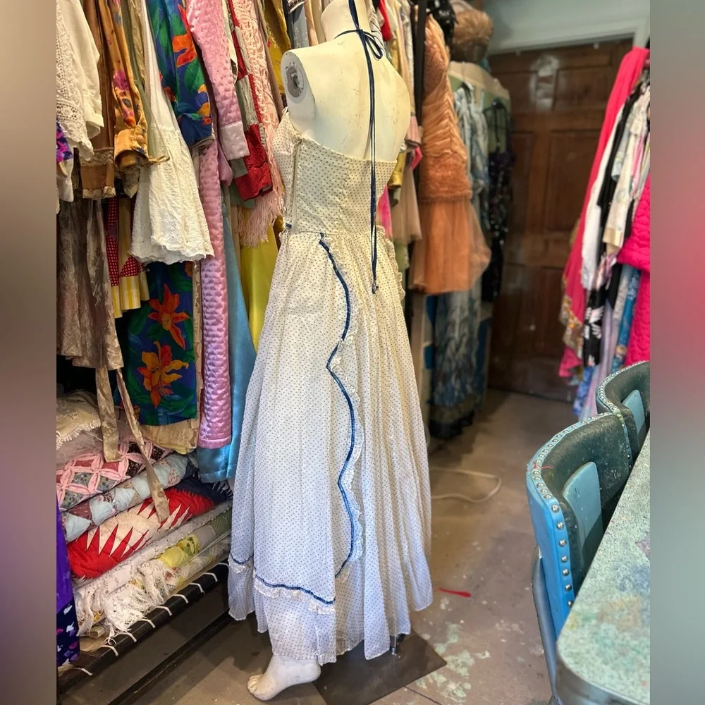 Queen of Shabby Chic Gown - Picture 15 of 16